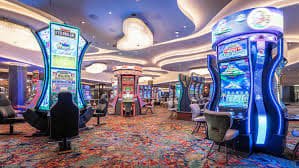 phlucky slot game reels spinning on mobile screen for Filipino casino-style entertainment